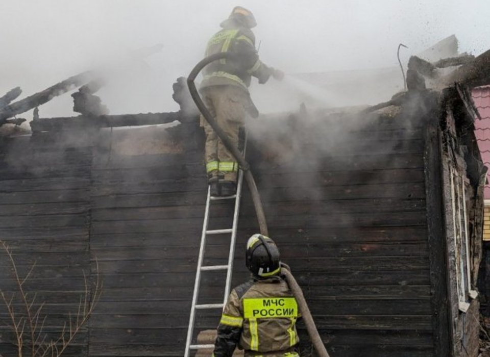 Дом участника СВО сгорел в Волгоградской области